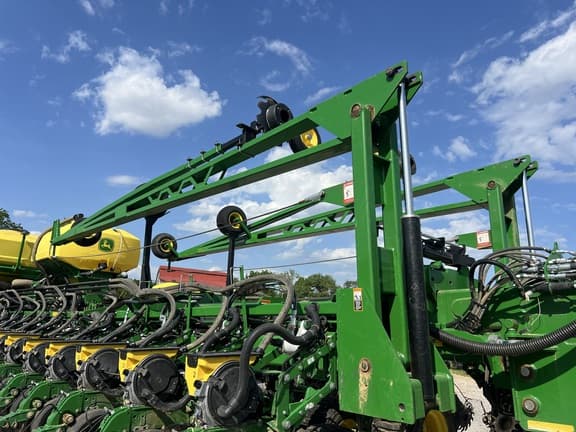 Image of John Deere 1795 equipment image 2