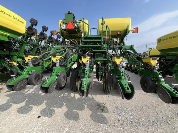 Image of John Deere 1795 equipment image 4