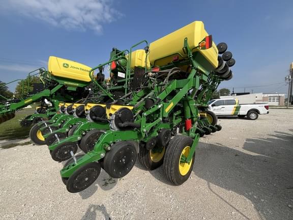 Image of John Deere 1795 equipment image 3