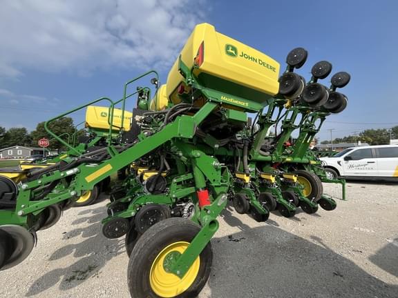 Image of John Deere 1795 equipment image 2