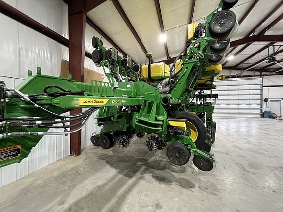 Image of John Deere 1795 equipment image 1