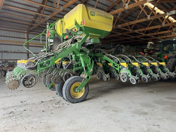 Image of John Deere 1795 equipment image 1