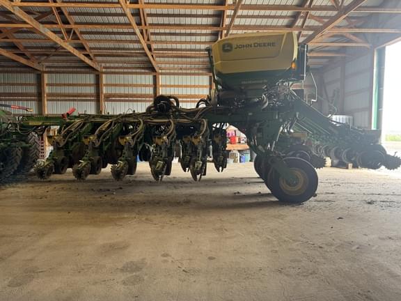 Image of John Deere 1795 equipment image 3