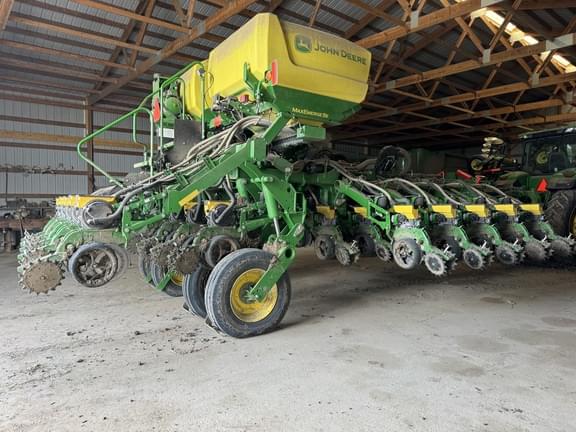 Image of John Deere 1795 equipment image 1