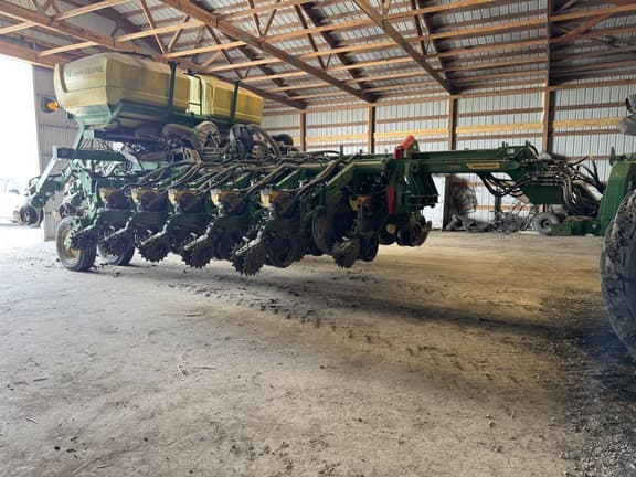 Image of John Deere 1795 equipment image 1