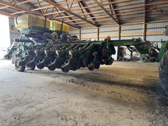 2024 John Deere 1795 Equipment Image0