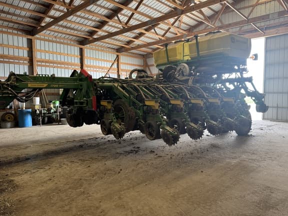 Image of John Deere 1795 equipment image 3