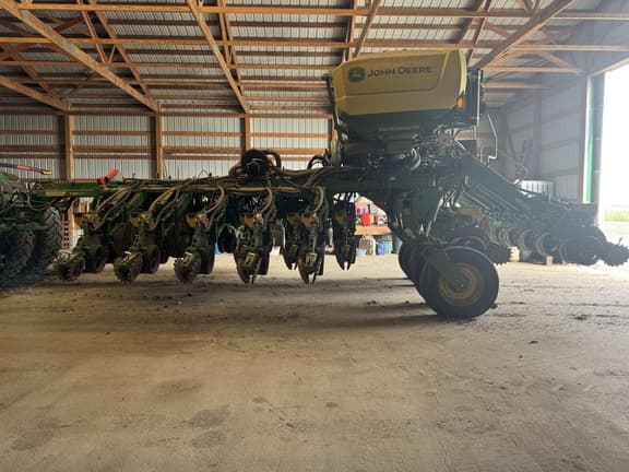 Image of John Deere 1795 equipment image 3