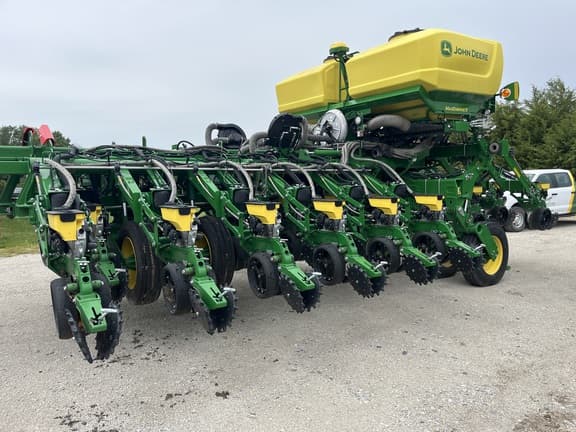 Image of John Deere 1795 equipment image 3