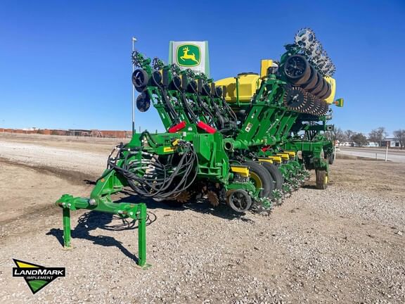 2024 John Deere 1795 Equipment Image0