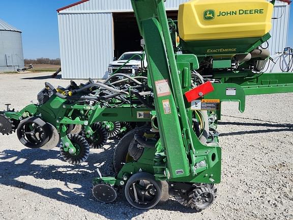 Image of John Deere 1795 equipment image 4