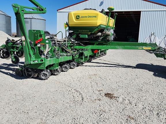 Image of John Deere 1795 equipment image 2