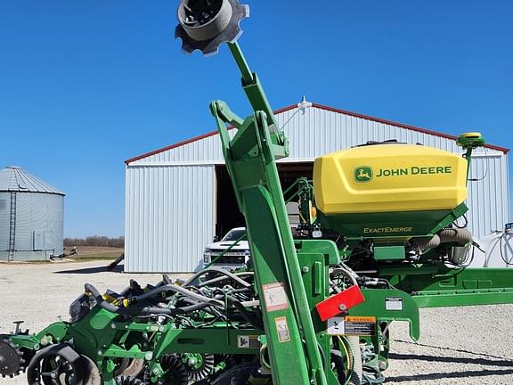 Image of John Deere 1795 equipment image 3