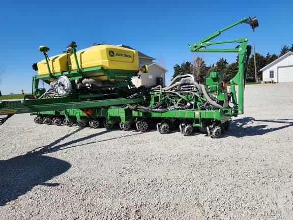 Image of John Deere 1795 equipment image 2