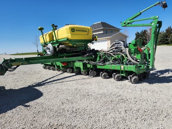 Image of John Deere 1795 equipment image 3