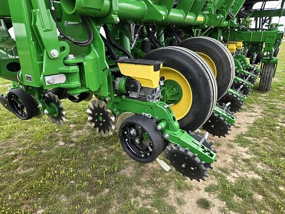 Image of John Deere 1795 equipment image 2