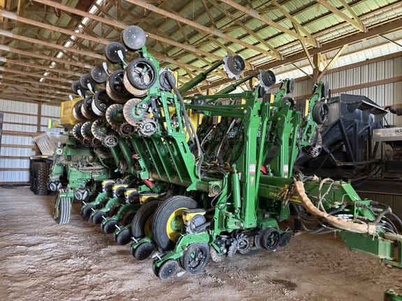 2024 John Deere 1795 Equipment Image0