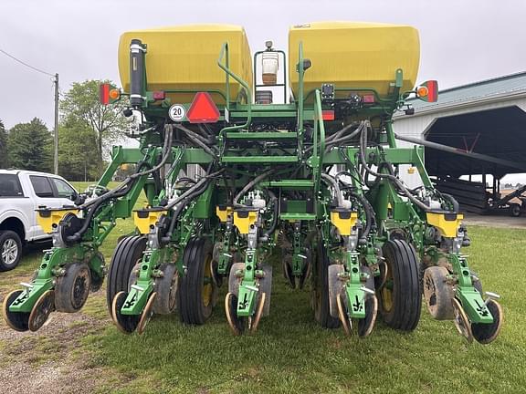 Image of John Deere 1795 equipment image 4