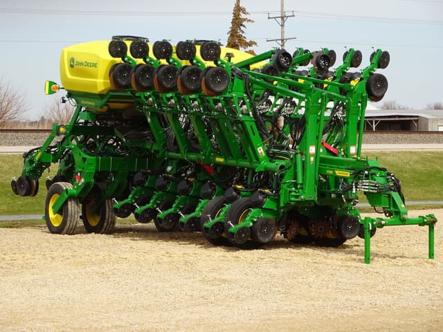 Image of John Deere 1795 equipment image 2