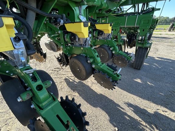 Image of John Deere 1795 equipment image 3