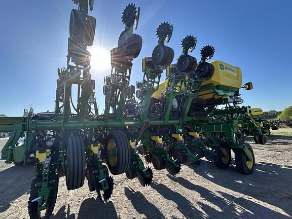 Image of John Deere 1795 equipment image 2