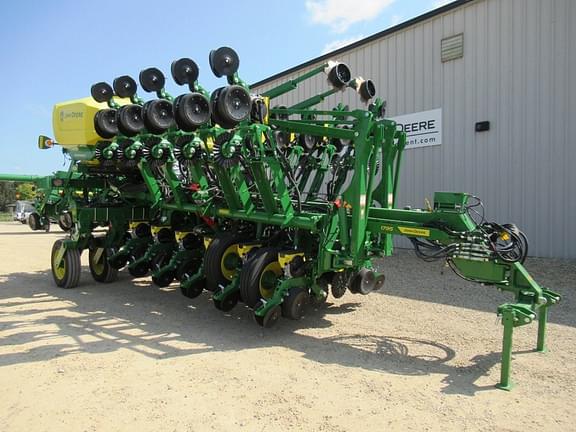 Image of John Deere 1795 equipment image 1