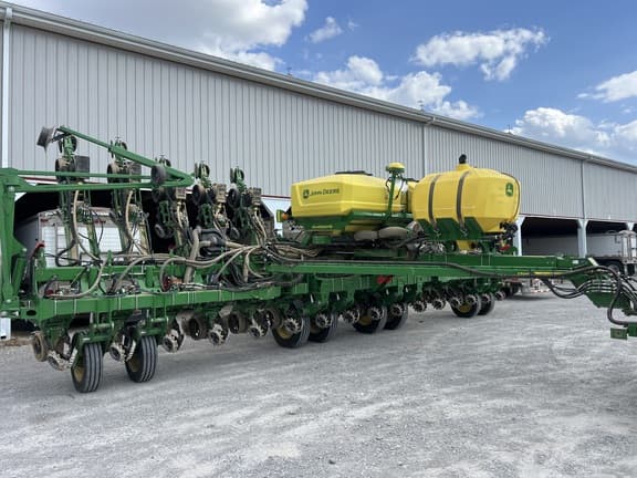 Image of John Deere 1795 equipment image 2
