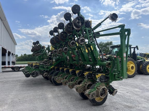2024 John Deere 1795 Equipment Image0