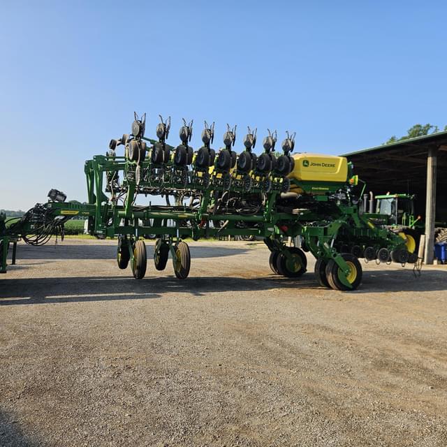 Image of John Deere 1795 equipment image 2