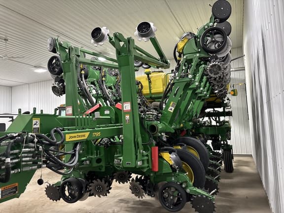 Image of John Deere 1795 equipment image 2