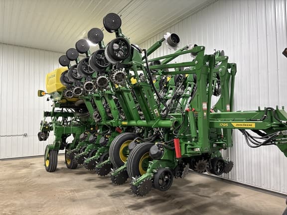 Image of John Deere 1795 equipment image 1