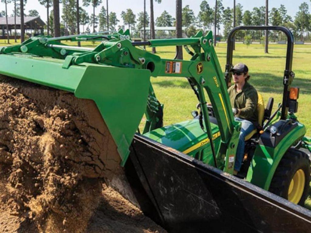 Image of John Deere 2032R Image 1