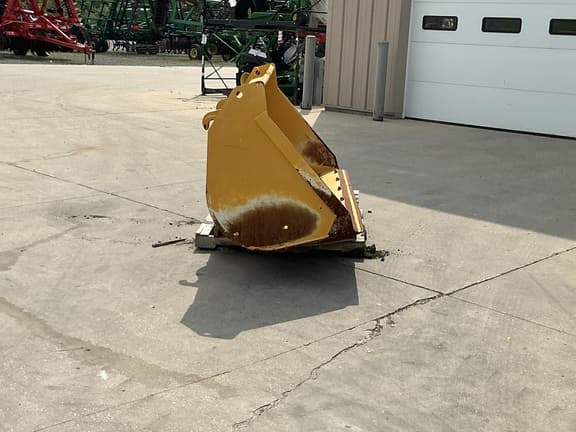 Image of John Deere Wheel Loader Bucket equipment image 3