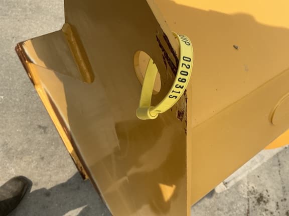 Image of John Deere Wheel Loader Bucket equipment image 2