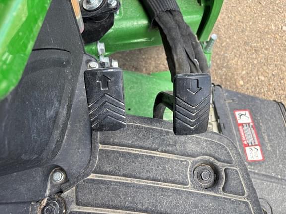 Image of John Deere 2025R equipment image 4