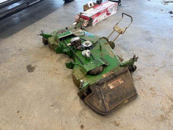 Image of John Deere 2025R equipment image 4