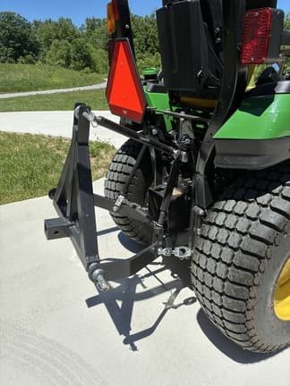 Image of John Deere 2025R equipment image 2