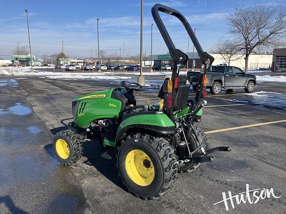 Image of John Deere 2025R equipment image 2