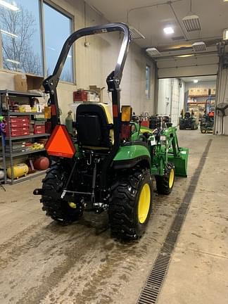 Image of John Deere 2025R equipment image 4