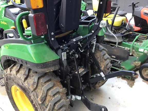 Image of John Deere 2025R equipment image 4