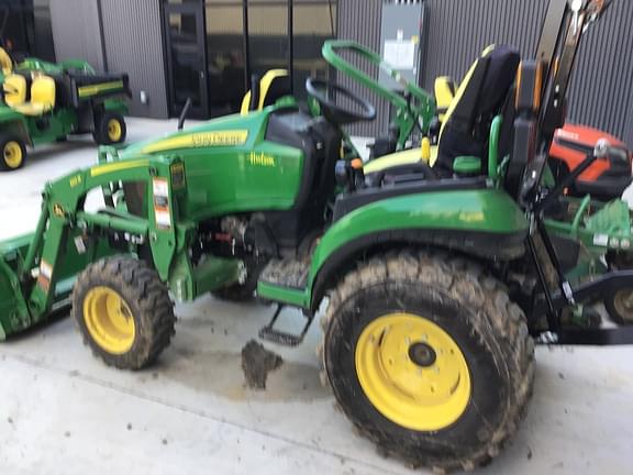 Image of John Deere 2025R equipment image 3