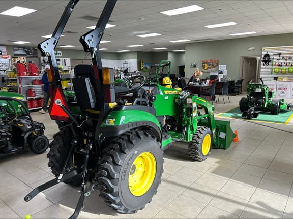 Image of John Deere 2025R equipment image 3