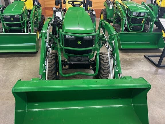 Image of John Deere 2025R equipment image 4