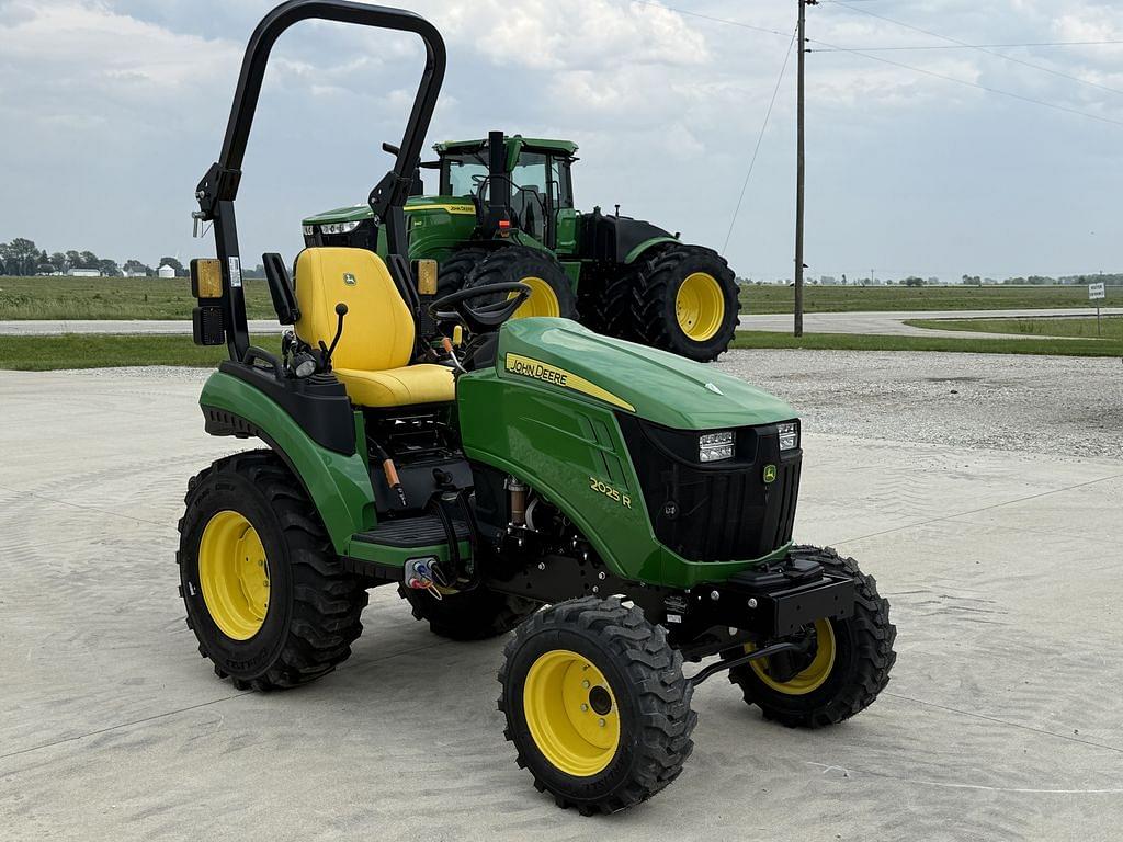 Image of John Deere 2025R Image 1