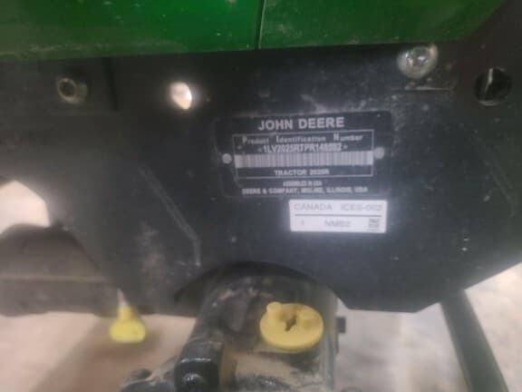 Image of John Deere 2025R equipment image 3