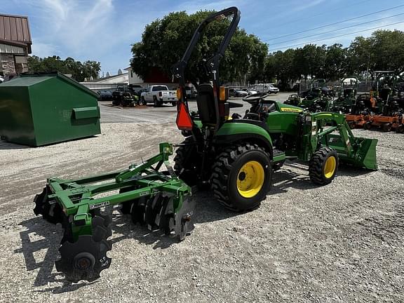 Image of John Deere 2025R equipment image 4