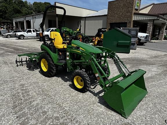 Image of John Deere 2025R equipment image 3