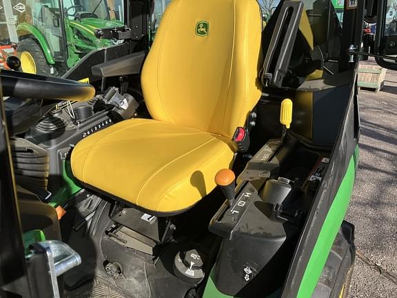 Image of John Deere 2025R equipment image 4