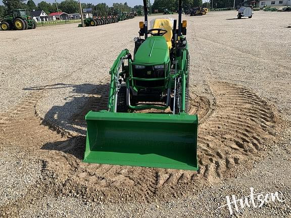 Image of John Deere 2025R equipment image 4