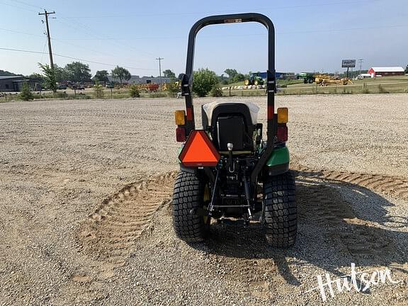 Image of John Deere 2025R equipment image 3